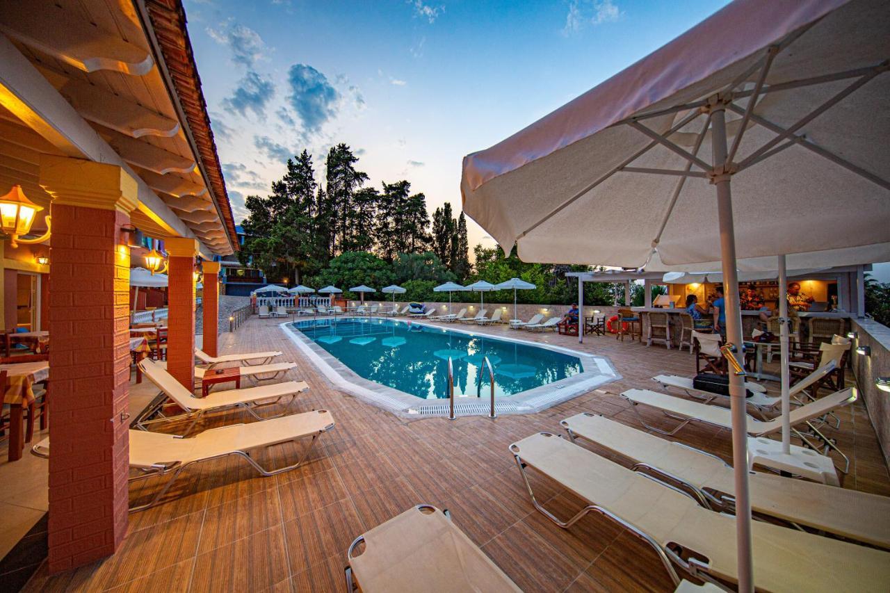 Hotel Penelope Букарі Екстер'єр фото