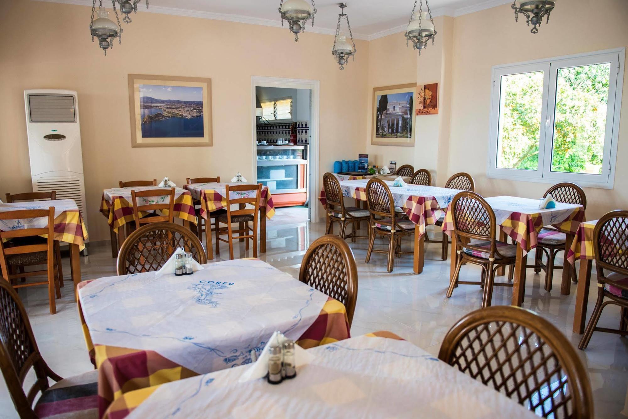 Hotel Penelope Букарі Екстер'єр фото